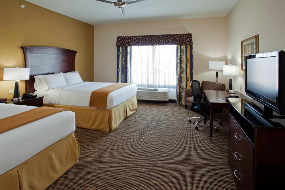Suite with Two Beds - Mobility Accessible Tub interior